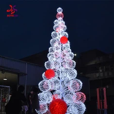 Pom de Crăciun cu minge de lumină LED în aer liber